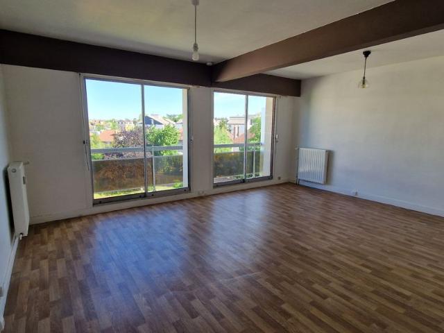 LOCATION GRAND STUDIO 37 m2 COMPIEGNE TRIANGLE d'OR