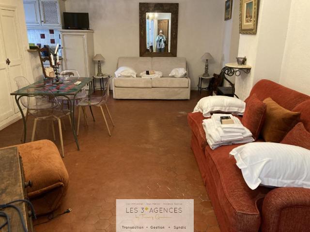 Location Grand studio meublé | Les 3 Agences