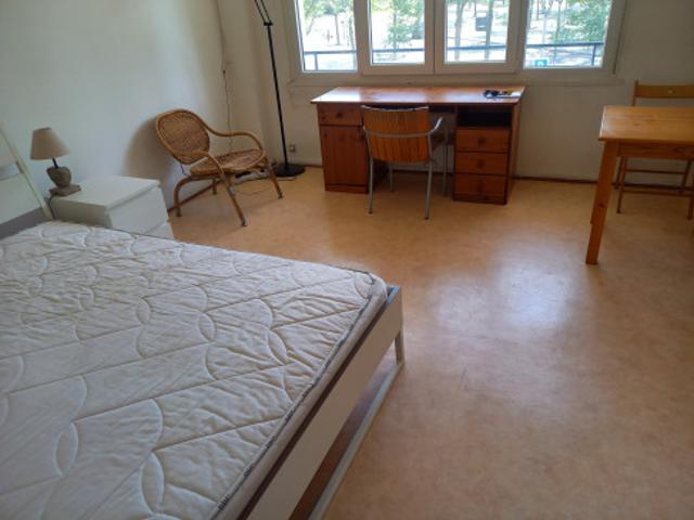 location GRAND STUDIO meublé