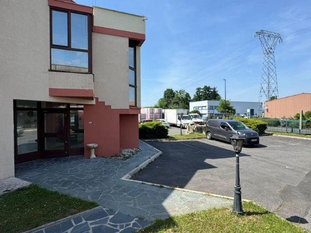 Location Hangar 100 m²