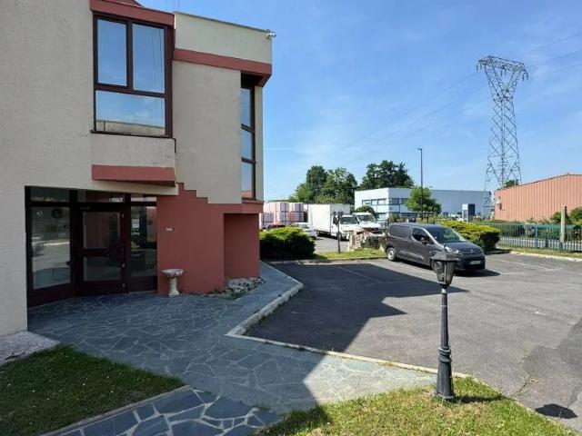 Location Hangar 100 m²