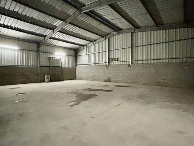 Location Hangar 200 m²