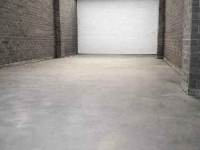 Location Hangar 350 m²
