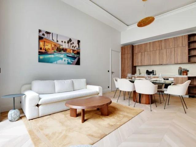 Location Appartement Avenue George V, Paris