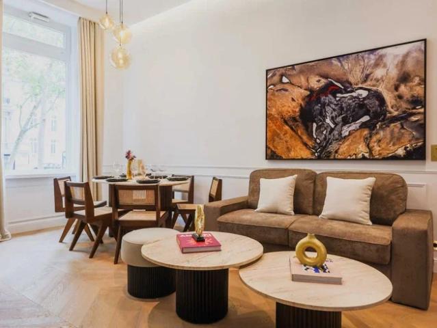 Location House Avenue de Messine, Paris