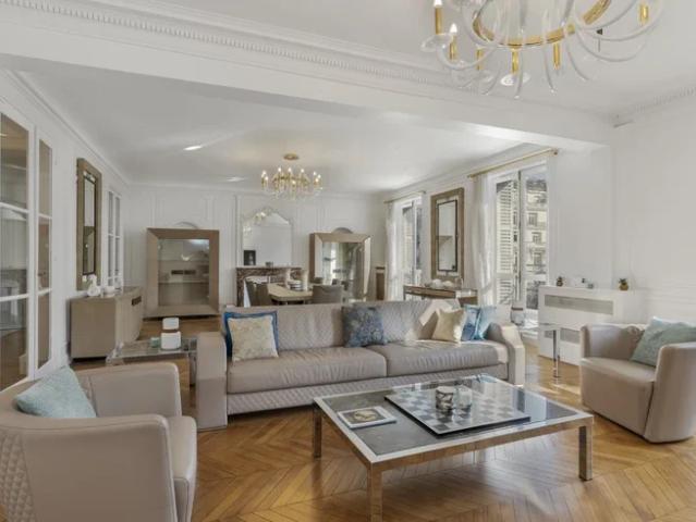 Location House Avenue Kléber, Paris