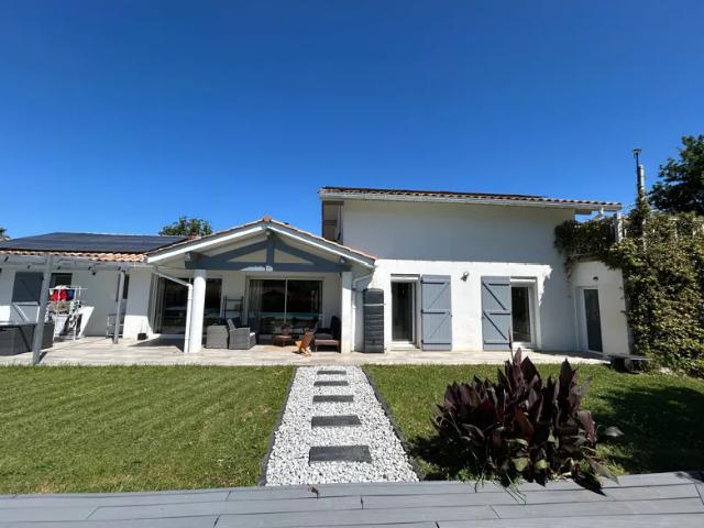 Location House Chemin de Cazenave, Guiche