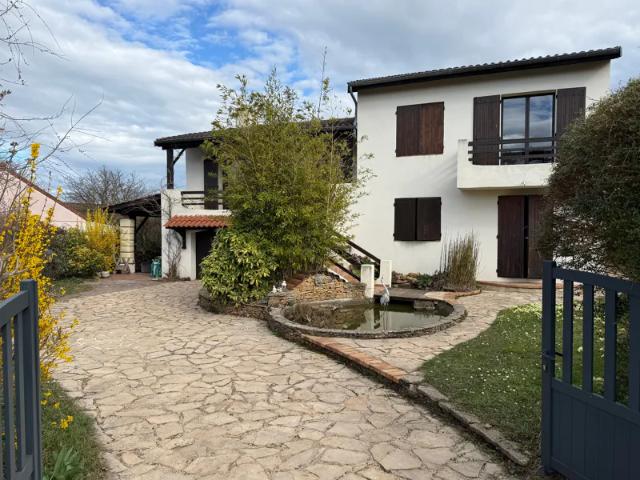 Location House Chemin des Grandes Vierres, Dommartin