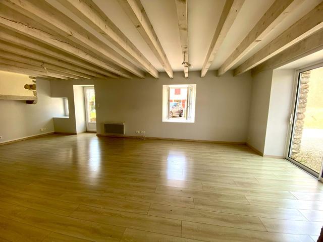 Location House D 27, Voulon