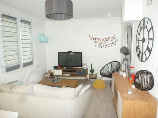 Location House D 323, Cherré Au