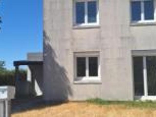 Location House Place de l'Orange, Vallenay