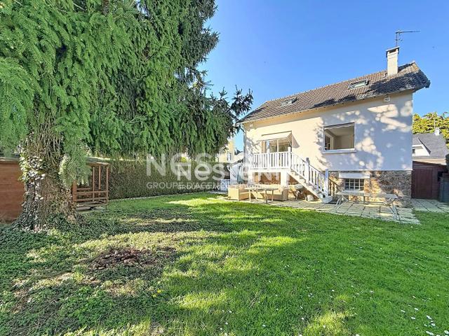 Location House Place des Nymphes, Montigny le Bretonneux