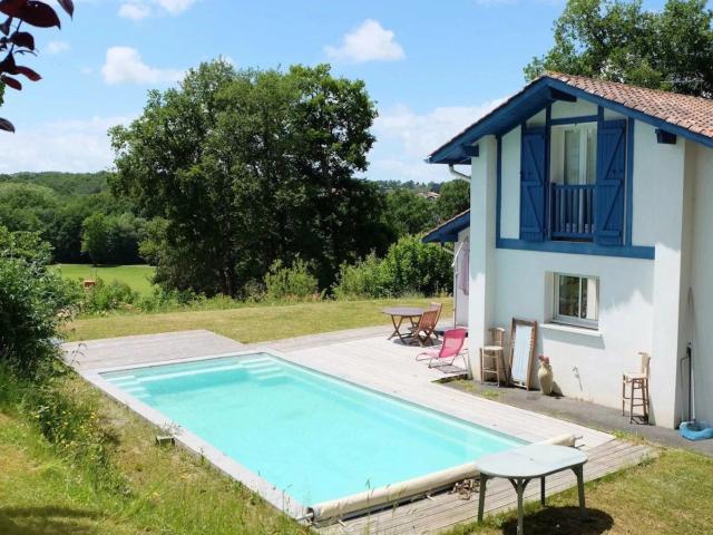 Location House Place du Trinquet, Bassussarry