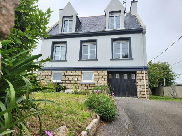 Location House Place du Général Leclerc, Lannilis