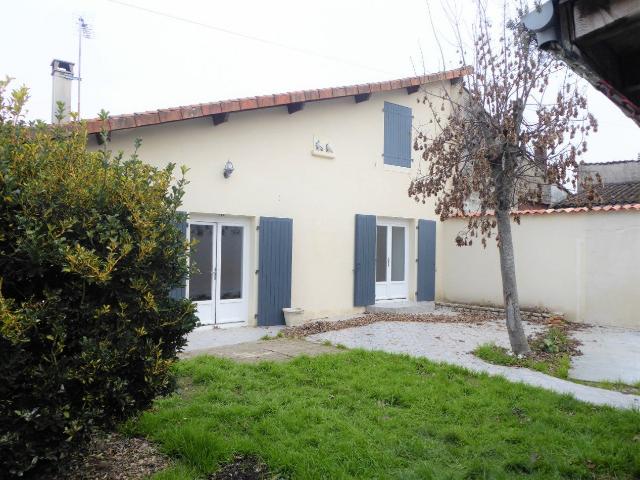 Location House Route de Sigogne, Les Métairies