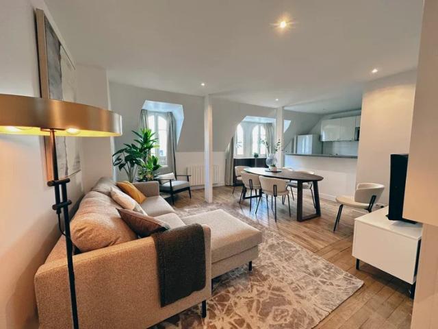 Location House Rue Copernic, Paris