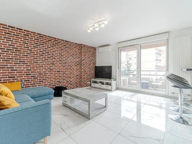 Location Appartement Rue Antoine Charial, Lyon