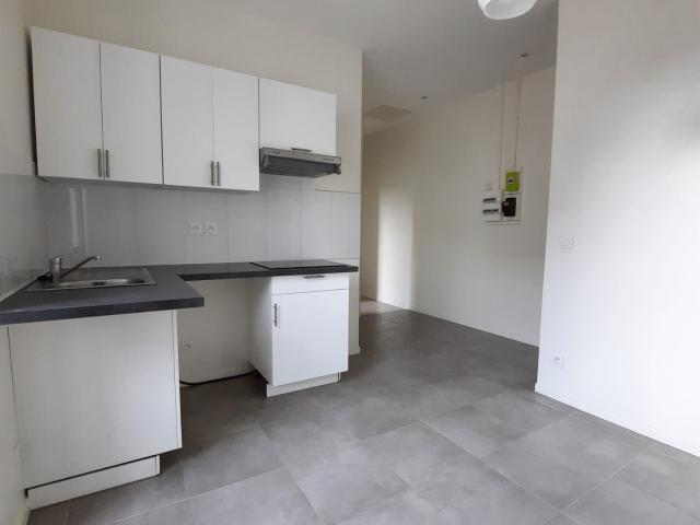 Location House Rue Barbès, Montreuil