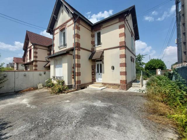 Location House Rue Godefroy de Bouillon, Conches en Ouche