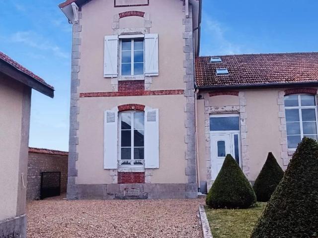 Location House Rue De l'Abbaye Saint denis, Toury
