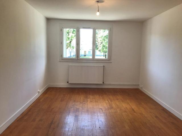 Location House Rue de Montferrat, Bron