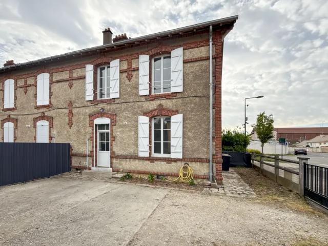 Location House Rue des Franchises, Toury