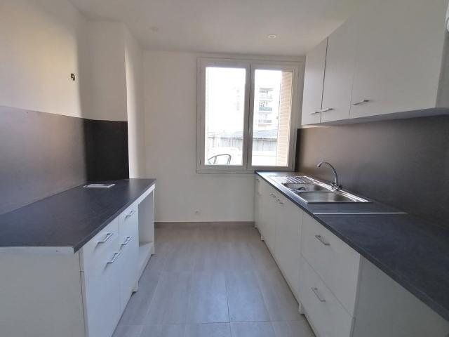 Location House Rue du Professeur Beauvisage, Lyon