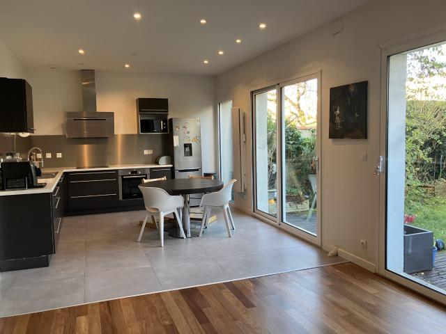 Location House Rue Léon Roches, Bordeaux