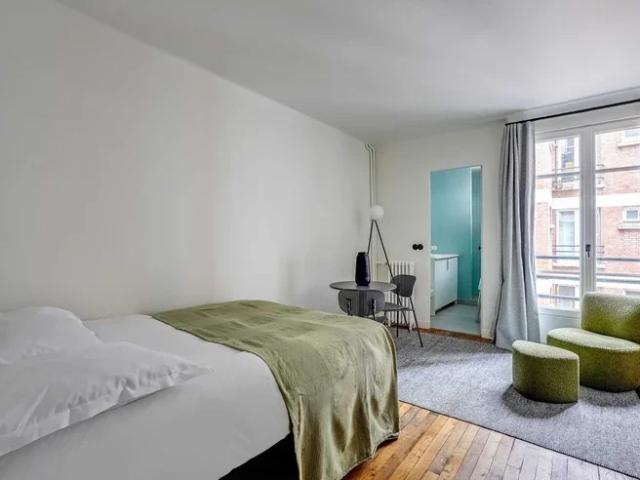 Location Chambre Rue Mansart, Paris