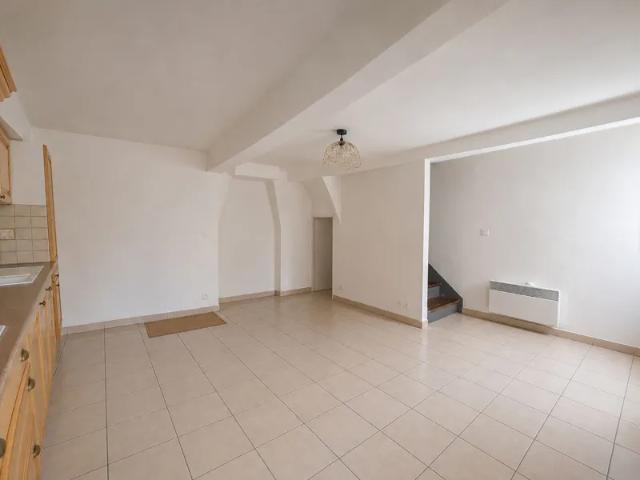 Location House Rue Pierre et Marie Curie, Régusse