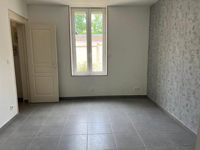 Location House Square Foch, La Fère