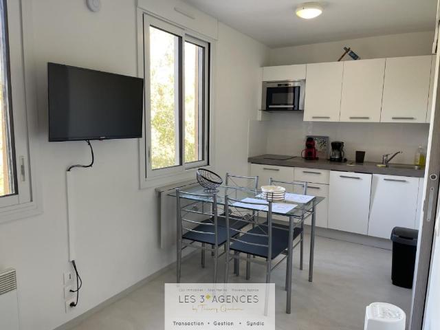 Location JOLI STUDIO MEUBLE 2 EME ETAGE AVEC ASCENCEUR PARKING | Les 3 Agences