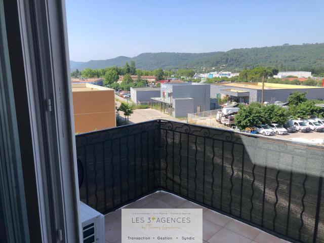 Location JOLI T2 MEUBLE A LOUER A L'ANNEE + GARAGE | Les 3 Agences