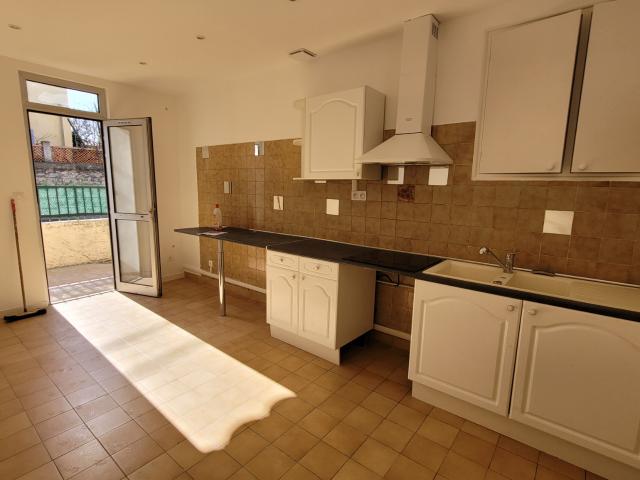 Location LES AMENIERS T2 avec terrasse et garage | Grech Immobilier