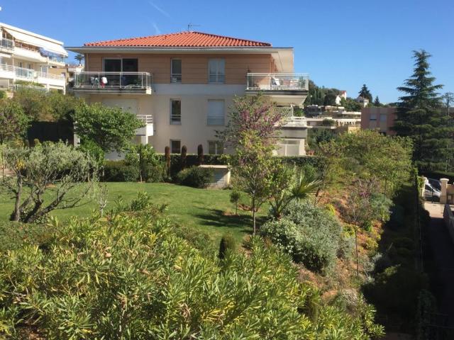 Location Les restanques de Fabron 3 pièces avec terrasse dans belle résidence avec piscine et espaces verts | AA Gestion