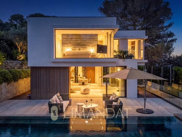 Location longue durée | Vallauris SuperCannes – Villa d'architecte 5 chambres, cinéma privé, piscine chauffée au sel