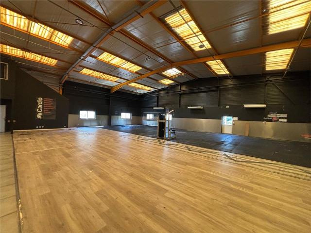Location local activité Crépy en Valois Proche Roissy CDG