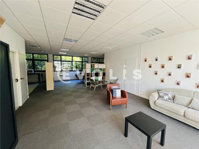 Location local activité Émerainville Proche A4 et N104