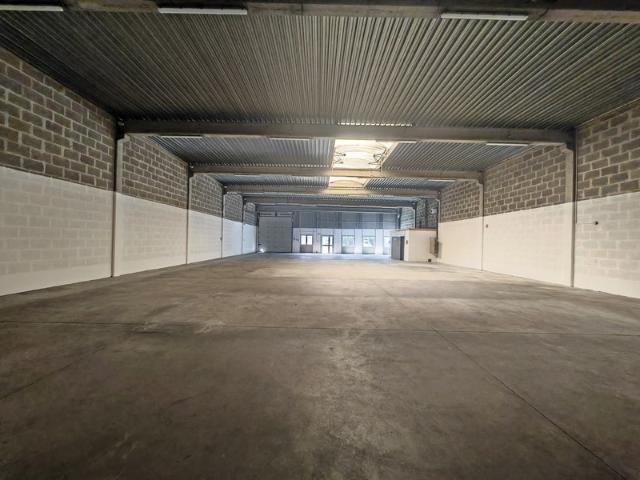 Location local activité Noisy le Grand Proche A4 et RER