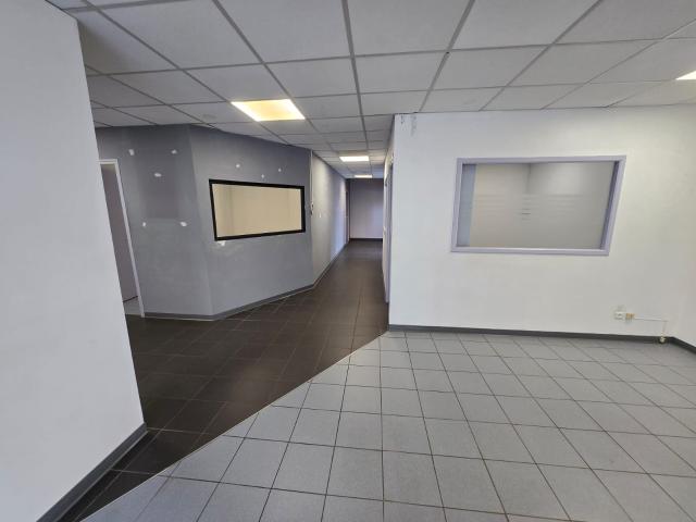location ensemble de bureaux avec parkings situé à St André de Sangonis sortie autoroute