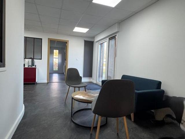 Location local commercial ou artisanal 320 m²