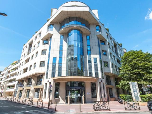 Location local commercial Levallois Perret Proche gare du Nord