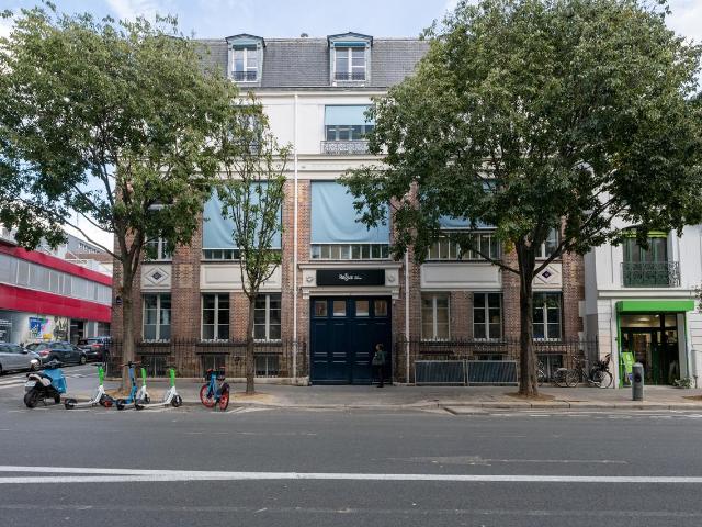 Location local commercial Paris 11 Métro et bus