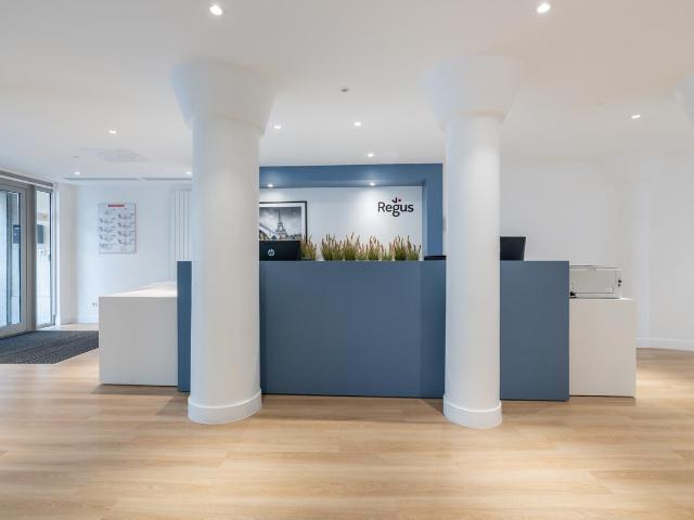Location local commercial Paris 6 Proche transports
