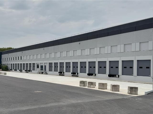 Location local d'activité 8018 m² Lisses 22 portes à quais