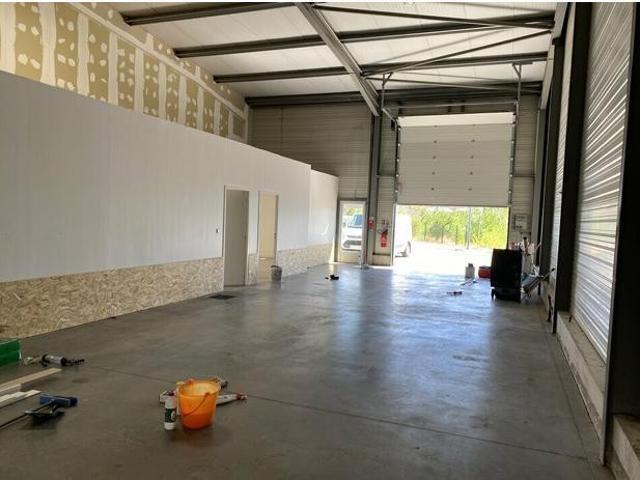 Location local d'activité Carpentras Accès rapide A7 A9