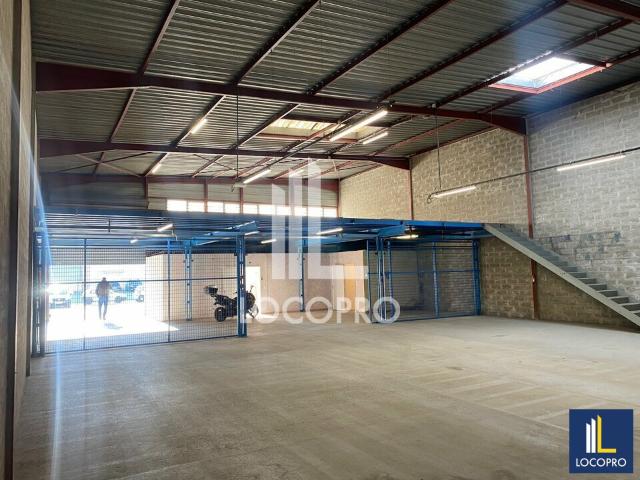 Location local d'activité Carros Accès PL et porte sectionnelle