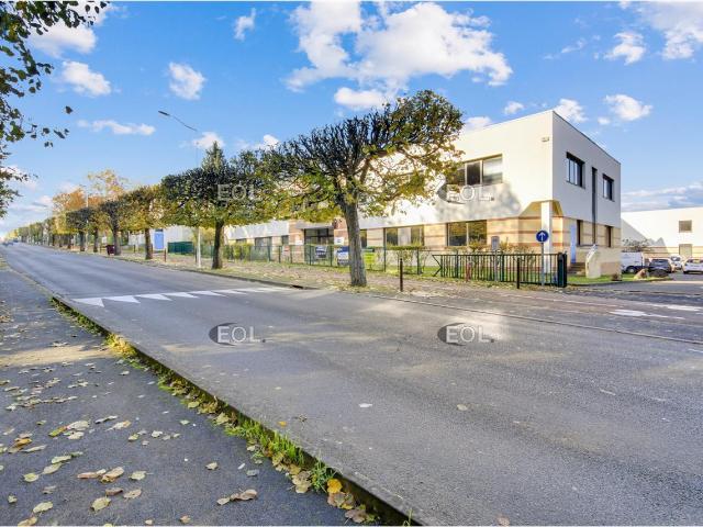 Location local d'activité Champs sur Marne Proche A4 et RER A