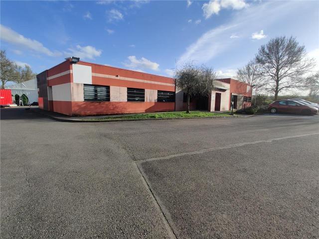 Location local d'activité Cuincy Accès A21 et parking inclus
