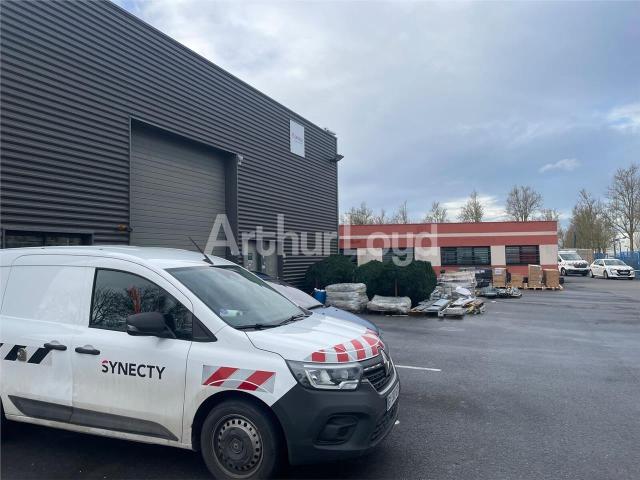 Location local d'activité Cuincy Bureaux lumineux et entrepôt